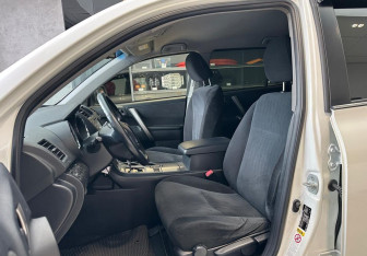 Подержанный автомобиль Toyota Highlander 2013 года (9 фото)
