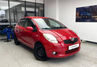 Подержанный автомобиль Toyota Yaris Hatchback 2008 года (3 фото)