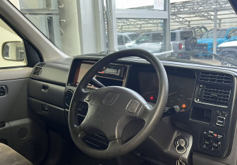 Подержанный автомобиль Honda Stepwgn 1998 года (7 фото)