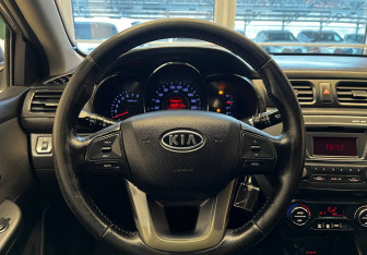 Подержанный автомобиль Kia Rio Sedan 2012 года (11 фото)