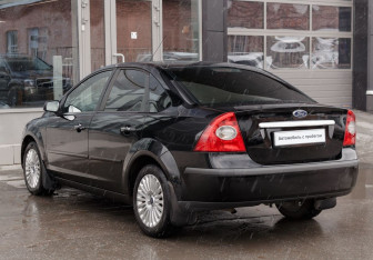 Подержанный автомобиль Ford Focus Sedan 2007 года (7 фото)