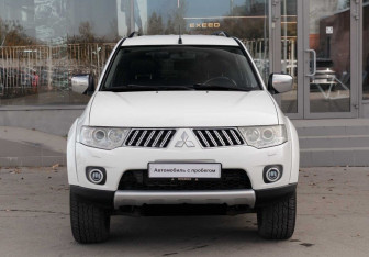 Подержанный автомобиль Mitsubishi Pajero Sport 2011 года (2 фото)