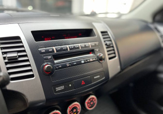 Подержанный автомобиль Mitsubishi Outlander 2007 года (10 фото)