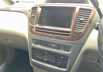 Подержанный автомобиль Toyota Nadia 1998 года (14 фото)