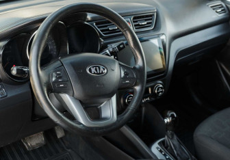 Подержанный автомобиль Kia Rio Sedan 2014 года (11 фото)
