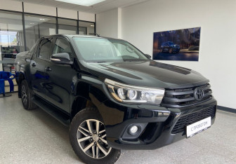 Подержанный автомобиль Toyota Hilux 2015 года (5 фото)