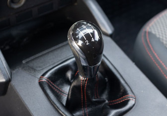 Подержанный автомобиль Geely Emgrand X7 2016 года (15 фото)