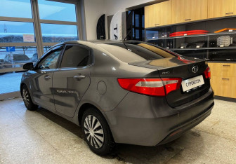 Подержанный автомобиль Kia Rio Sedan 2012 года (7 фото)