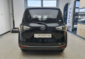 Подержанный автомобиль Toyota Sienta 2021 года (6 фото)