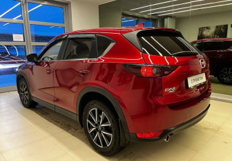 Подержанный автомобиль Mazda CX-5 2017 года (7 фото)