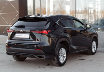 Подержанный автомобиль Lexus NX 2020 года (5 фото)