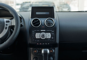 Подержанный автомобиль Nissan Qashqai 2008 года (15 фото)