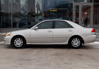 Подержанный автомобиль Toyota Mark II Sedan 2002 года (8 фото)