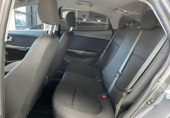 Подержанный автомобиль Kia Rio Hatchback 2012 года (10 фото)