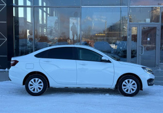 Подержанный автомобиль LADA (ВАЗ) Vesta Sedan 2023 года (6 фото)