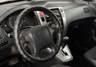 Подержанный автомобиль Hyundai Tucson 2008 года (11 фото)
