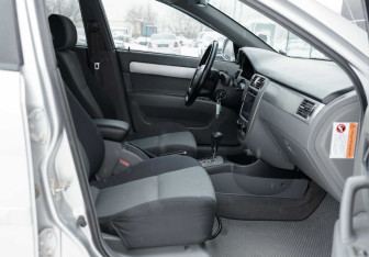 Подержанный автомобиль Chevrolet Lacetti Sedan 2012 года (18 фото)