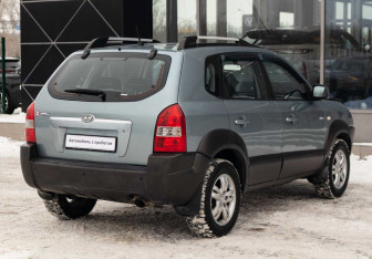 Подержанный автомобиль Hyundai Tucson 2005 года (5 фото)