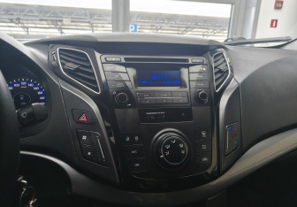 Подержанный автомобиль Hyundai i40 Sedan 2015 года (12 фото)