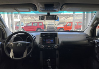 Подержанный автомобиль Toyota Land Cruiser Prado 2011 года (10 фото)