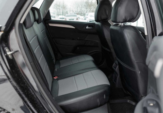 Подержанный автомобиль Citroen C4 Hatchback 2012 года (17 фото)