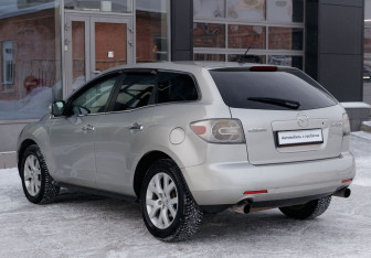 Подержанный автомобиль Mazda CX-7 2008 года (7 фото)