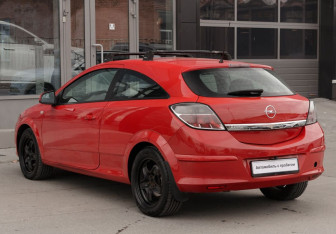 Подержанный автомобиль Opel Astra Hatchback 2010 года (7 фото)