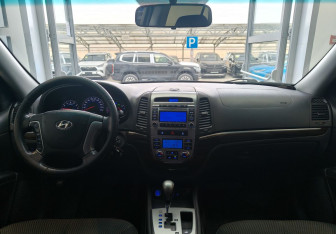 Подержанный автомобиль Hyundai Santa Fe 2012 года (8 фото)