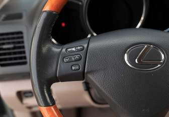 Подержанный автомобиль Lexus RX 2007 года (12 фото)
