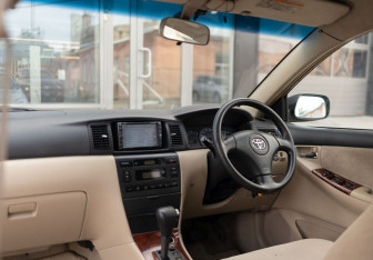 Подержанный автомобиль Toyota Allex 2002 года (10 фото)