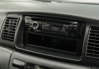 Подержанный автомобиль Toyota Corolla Hatchback 2001 года (13 фото)