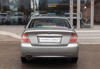 Подержанный автомобиль Subaru Legacy Sedan 2006 года (6 фото)