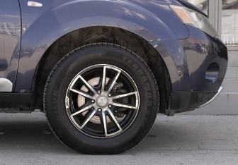 Подержанный автомобиль Mitsubishi Outlander 2007 года (9 фото)