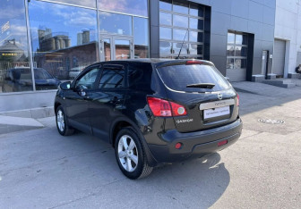 Подержанный автомобиль Nissan Qashqai 2008 года (7 фото)