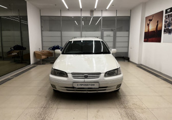 Подержанный автомобиль Toyota Camry Wagon 1999 года (2 фото)