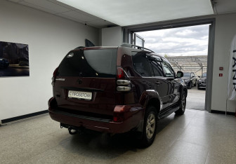 Подержанный автомобиль Toyota Land Cruiser Prado 2007 года (4 фото)