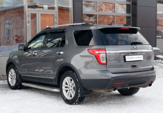 Подержанный автомобиль Ford Explorer 2012 года (7 фото)