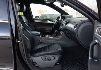 Подержанный автомобиль Volkswagen Touareg 2015 года (23 фото)