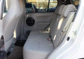 Подержанный автомобиль Toyota Passo 2012 года (16 фото)