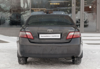 Подержанный автомобиль Toyota Camry Sedan 2011 года (6 фото)