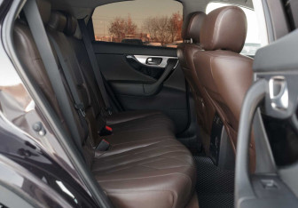 Подержанный автомобиль Infiniti FX 2010 года (21 фото)