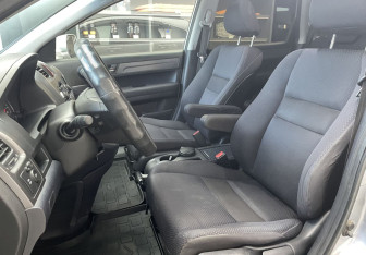 Подержанный автомобиль Honda CR-V 2008 года (10 фото)