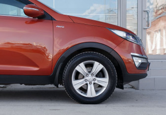 Подержанный автомобиль Kia Sportage 2011 года (9 фото)