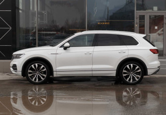 Подержанный автомобиль Volkswagen Touareg 2021 года (8 фото)