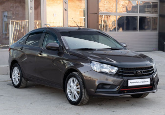 Подержанный автомобиль LADA (ВАЗ) Vesta Sedan 2018 года (3 фото)