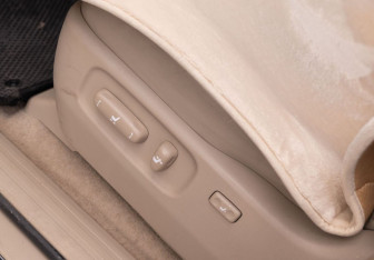 Подержанный автомобиль Toyota Land Cruiser Prado 2008 года (20 фото)