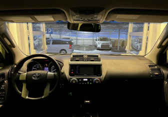 Подержанный автомобиль Toyota Land Cruiser Prado 2016 года (9 фото)