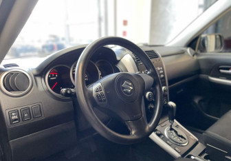 Подержанный автомобиль Suzuki Grand Vitara 2009 года (8 фото)