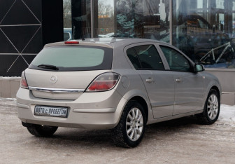 Подержанный автомобиль Opel Astra Sedan 2007 года (5 фото)