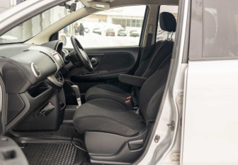 Подержанный автомобиль Nissan Note 2012 года (19 фото)